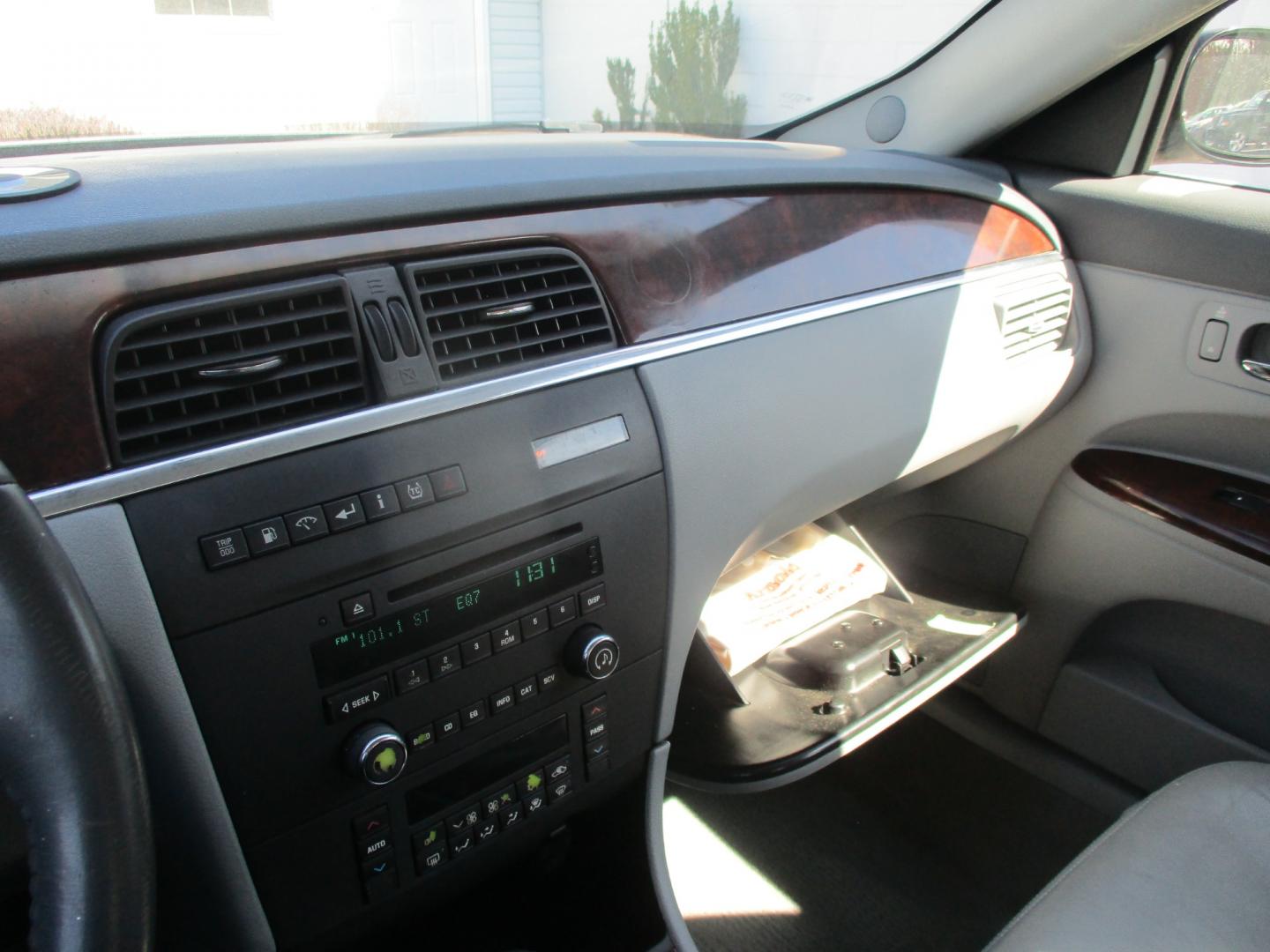 2007 Buick LaCrosse CXL (2G4WD552071) with an 3.8L V6 OHV 12V engine, 4-Speed Automatic Overdrive transmission, located at 540a Delsea Drive, Sewell, NJ, 08080, (856) 589-6888, 39.752560, -75.111206 - Photo#18